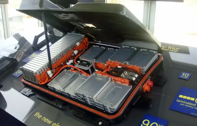 SpaceX хочет починить неисправные батареи Boeing, возможно, чтобы поставить их в неловкое положение